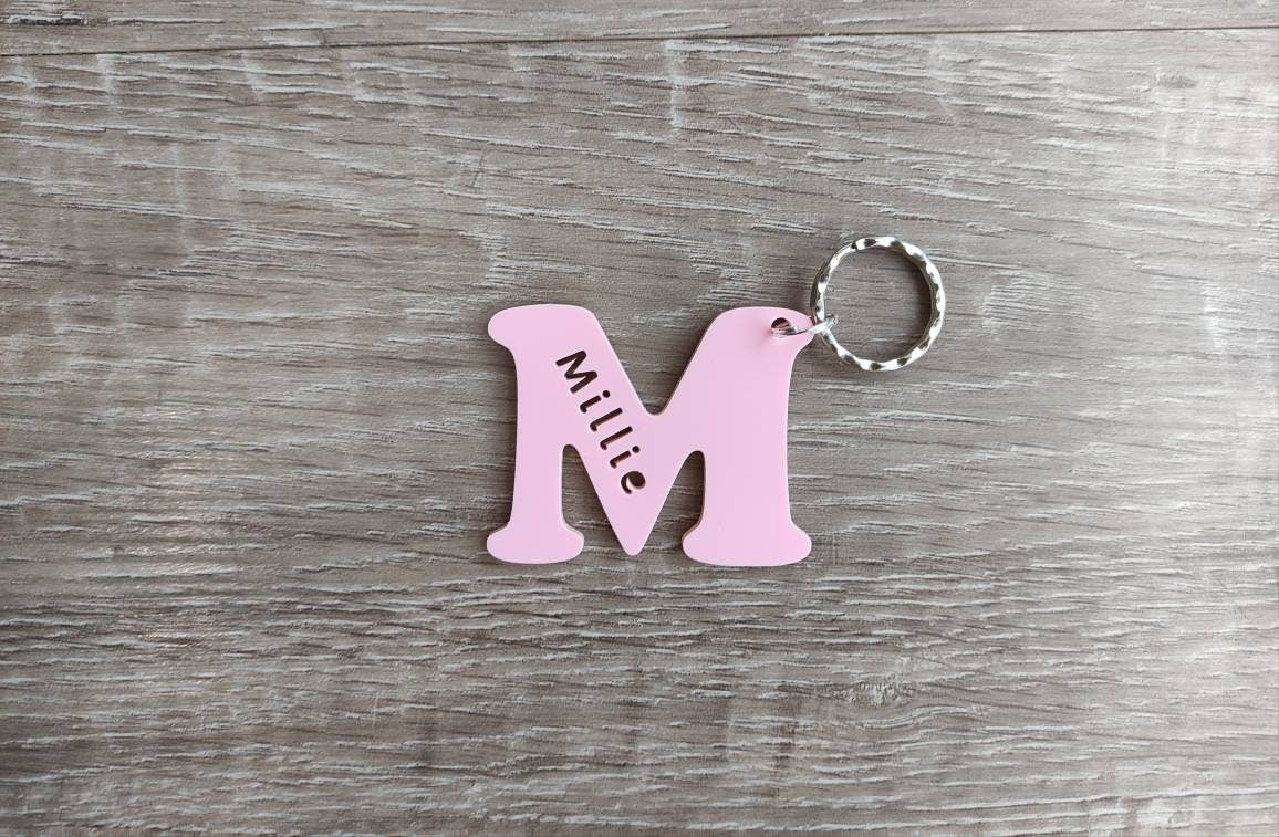 Personalised coloured acrylic keyring with engraved first letter, ideal for key identification and unique gifts.