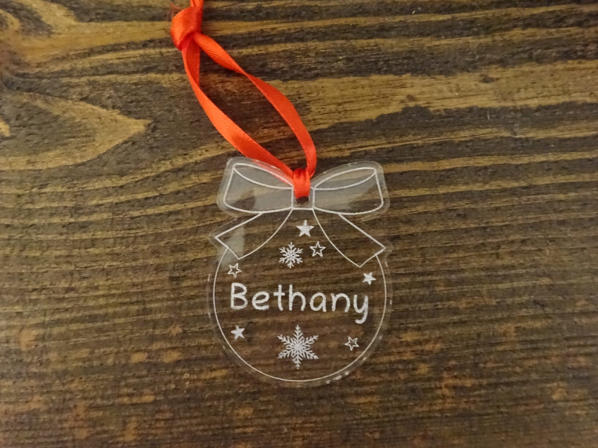 Circle and bow bauble engraved with any name, personalized Christmas tree ornament.