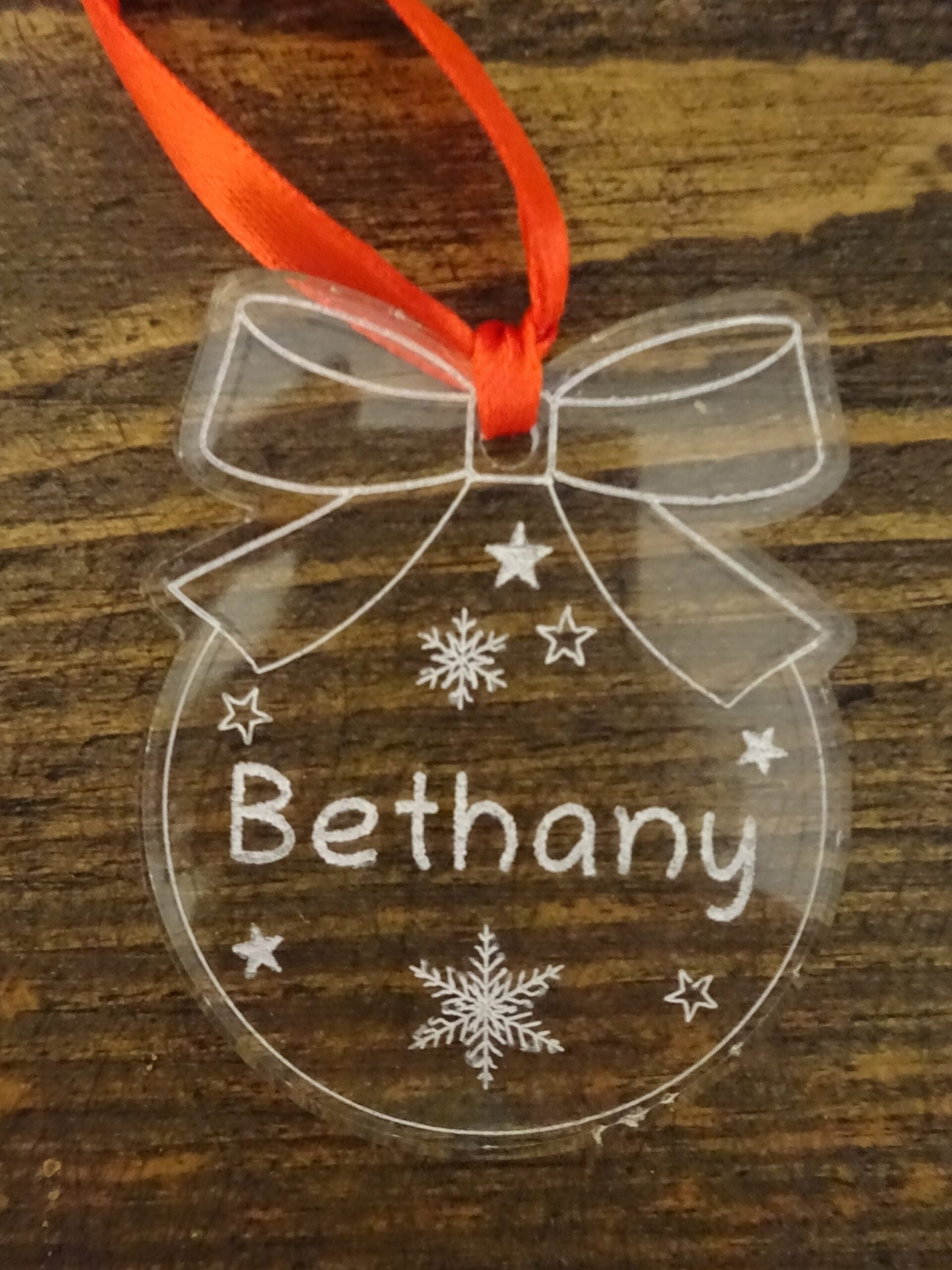 Circle and bow bauble engraved with any name, personalized Christmas tree ornament.