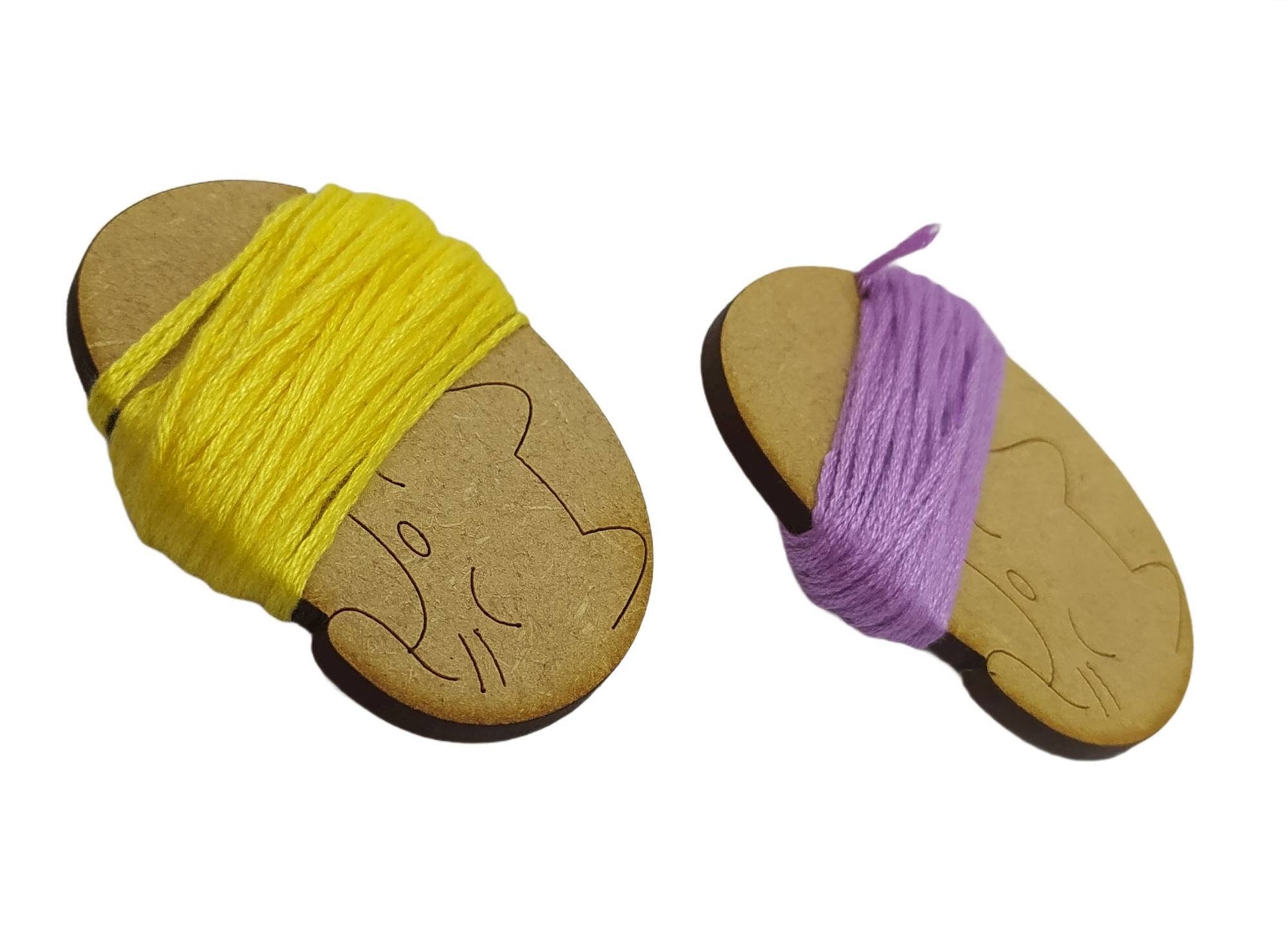 Sleeping Cat Design Bobbin – Wooden Cross Stitch and Embroidery Thread Holder with a small gap on the top left to secure your thread in place. Perfect for organising sewing and craft supplies