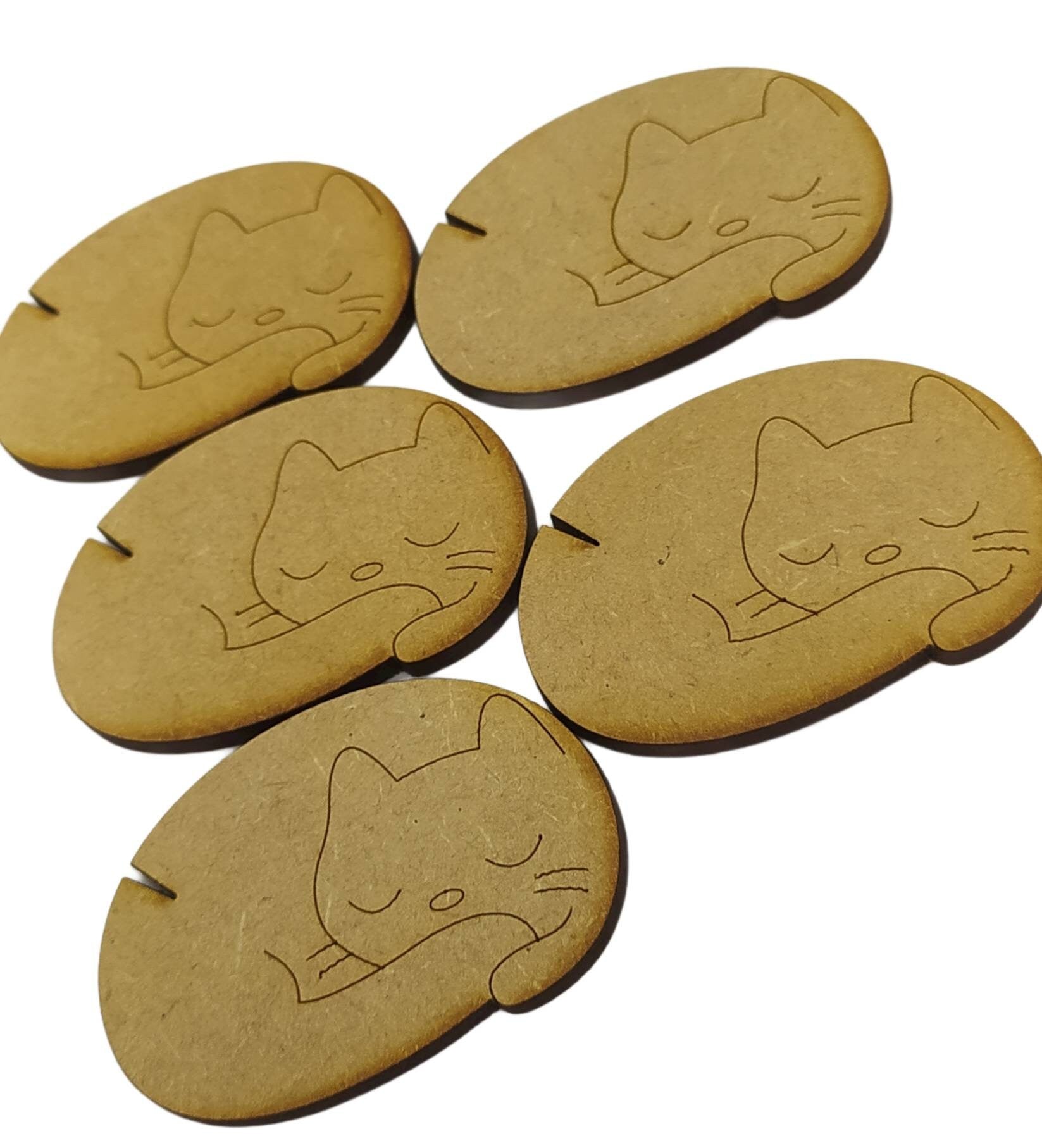 Sleeping Cat Design Bobbin – Wooden Cross Stitch and Embroidery Thread Holder with a small gap on the top left to secure your thread in place. Perfect for organising sewing and craft supplies