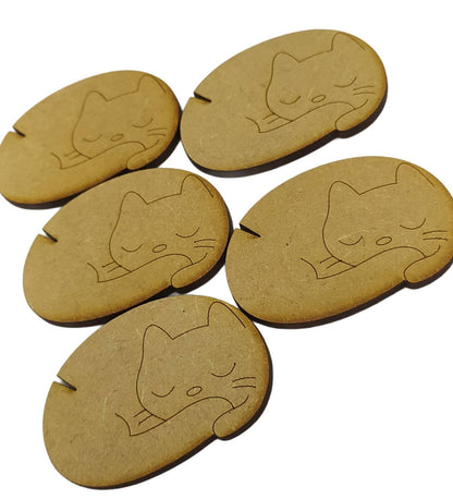Sleeping Cat Design Bobbin – Wooden Cross Stitch and Embroidery Thread Holder with a small gap on the top left to secure your thread in place. Perfect for organising sewing and craft supplies