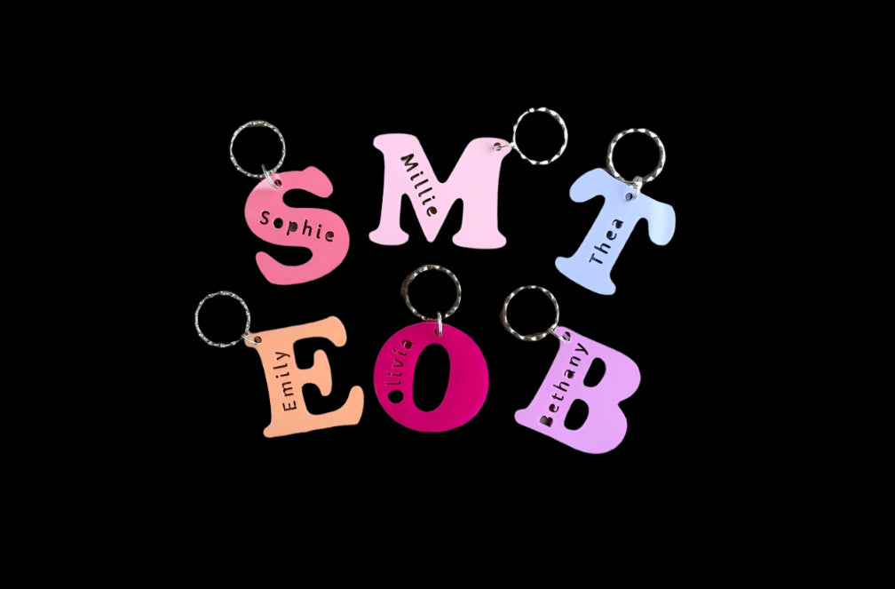 Personalised coloured acrylic keyring with engraved first letter, ideal for key identification and unique gifts.