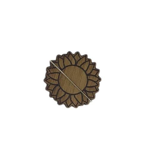 Flower-shaped needle minder with a decorative design, perfect for keeping your needles organised.