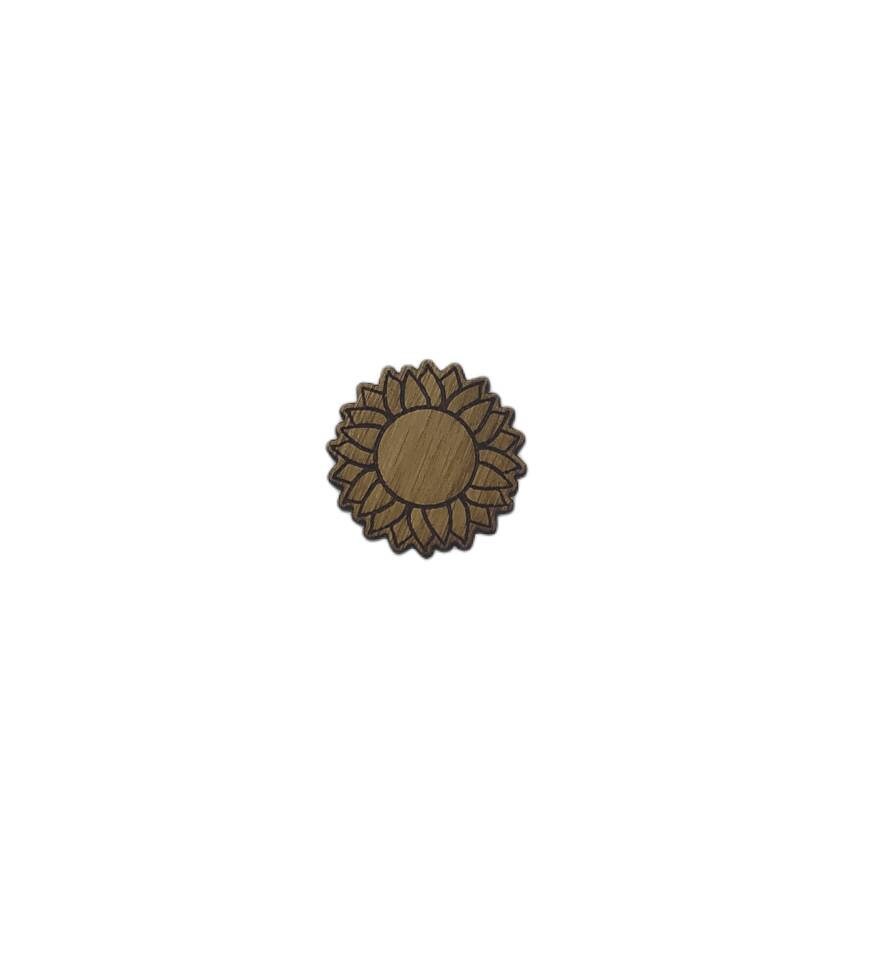 Flower-shaped needle minder with a decorative design, perfect for keeping your needles organised.