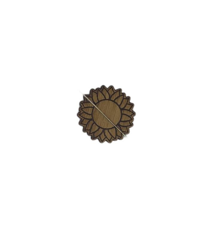 Flower-shaped needle minder with a decorative design, perfect for keeping your needles organised.