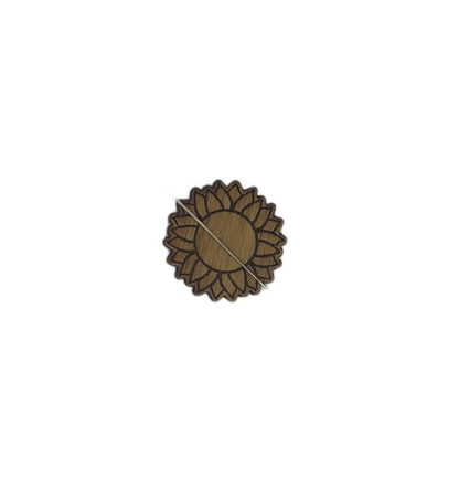 Flower-shaped needle minder with a decorative design, perfect for keeping your needles organised.