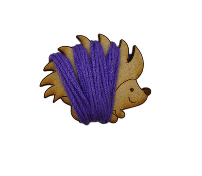 Hedgehog-shaped bobbin for keeping your thread tidy and organised.