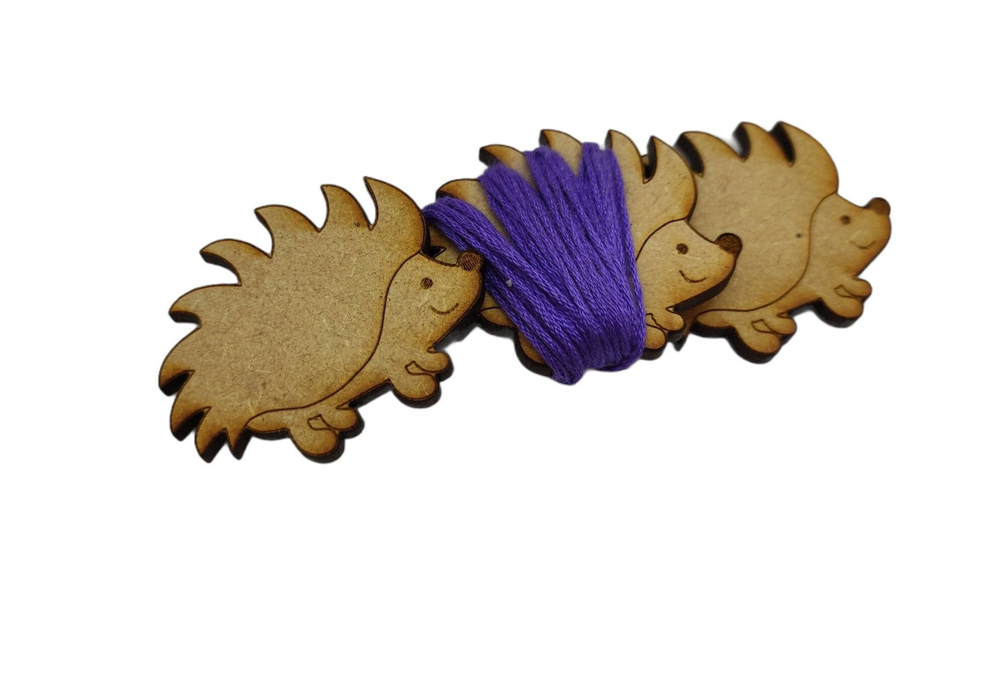 Hedgehog-shaped bobbin for keeping your thread tidy and organised.
