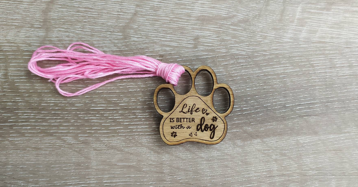 Mini thread holder and needle minder, engraved with the message 'Life is better with a dog'. A practical and heartwarming accessory for any sewing or crafting enthusiast, this dual-purpose item keeps your threads organised and your needles safe.