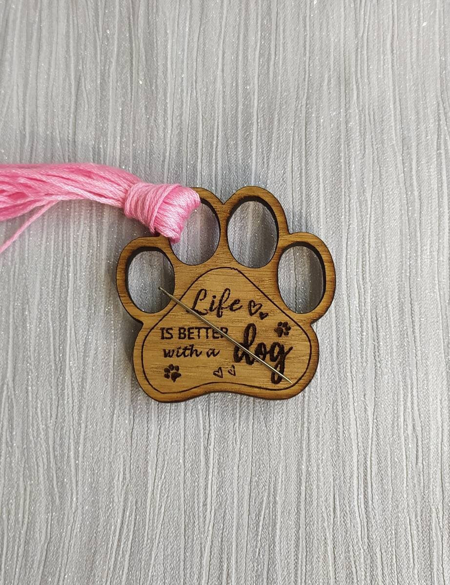 Mini thread holder and needle minder, engraved with the message 'Life is better with a dog'. A practical and heartwarming accessory for any sewing or crafting enthusiast, this dual-purpose item keeps your threads organised and your needles safe.