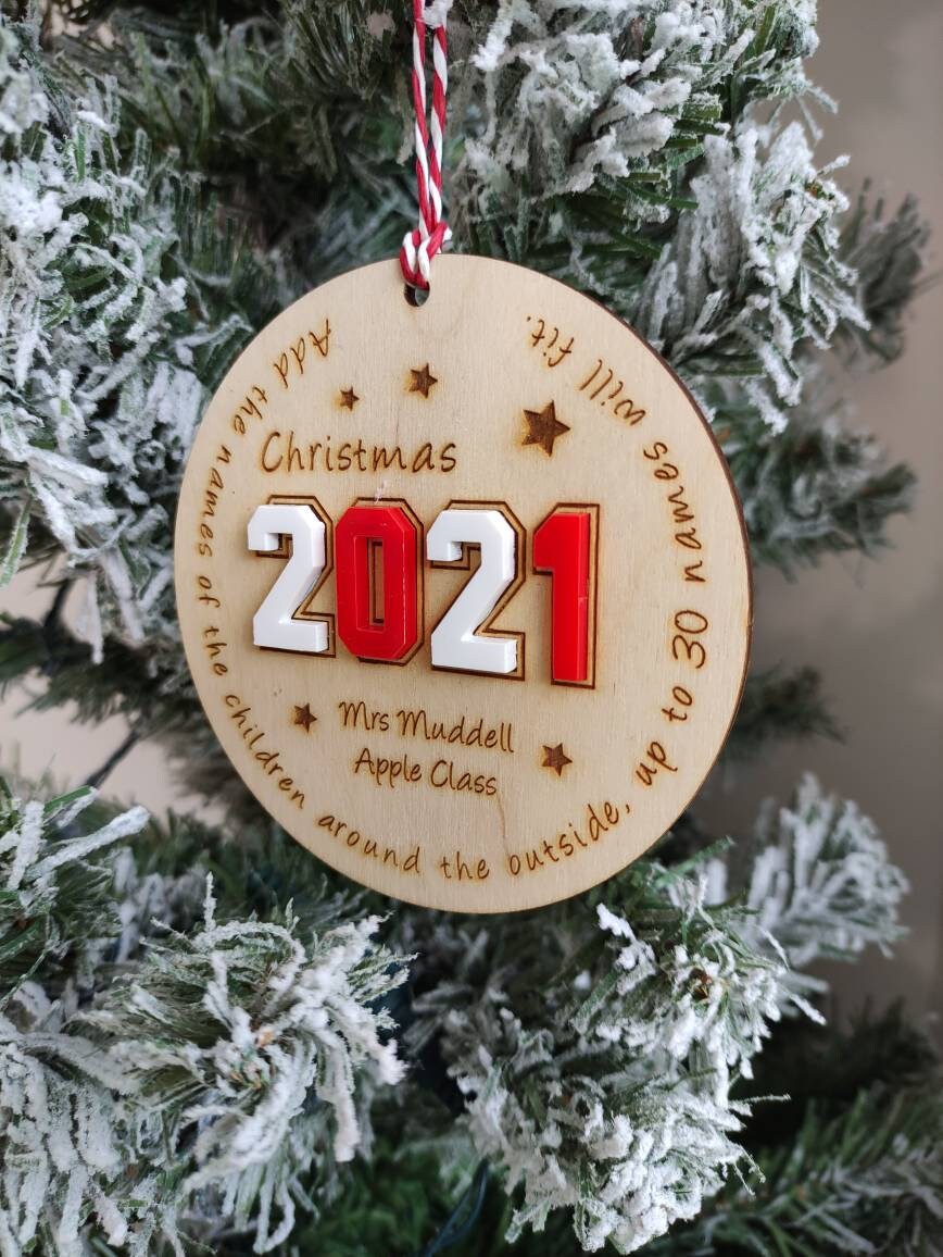 Personalised Wooden Keepsake Circle Ornament – Engraved Teacher and Class Name with Children's Names Around Edge, Bold Coloured Acrylic Year in Centre, Unique Class Christmas Gift