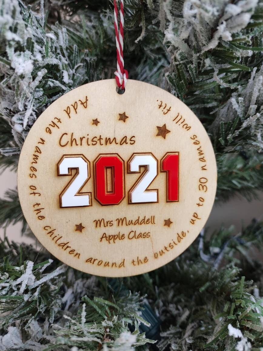 Personalised Wooden Keepsake Circle Ornament – Engraved Teacher and Class Name with Children's Names Around Edge, Bold Coloured Acrylic Year in Centre, Unique Class Christmas Gift