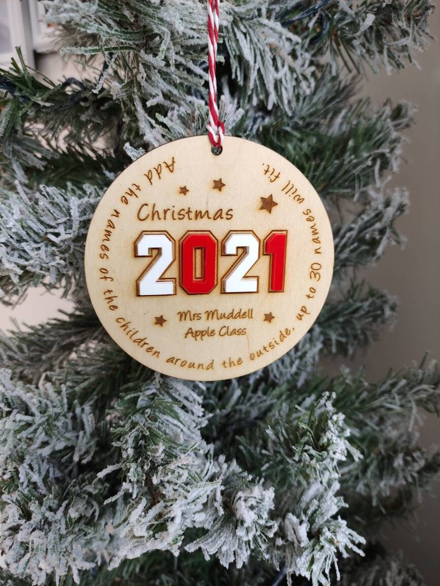 Personalised Wooden Keepsake Circle Ornament – Engraved Teacher and Class Name with Children's Names Around Edge, Bold Coloured Acrylic Year in Centre, Unique Class Christmas Gift