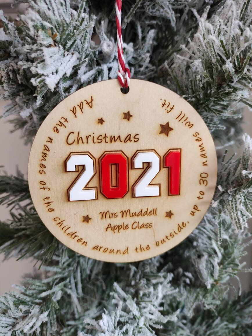 Personalised Wooden Keepsake Circle Ornament – Engraved Teacher and Class Name with Children's Names Around Edge, Bold Coloured Acrylic Year in Centre, Unique Class Christmas Gift
